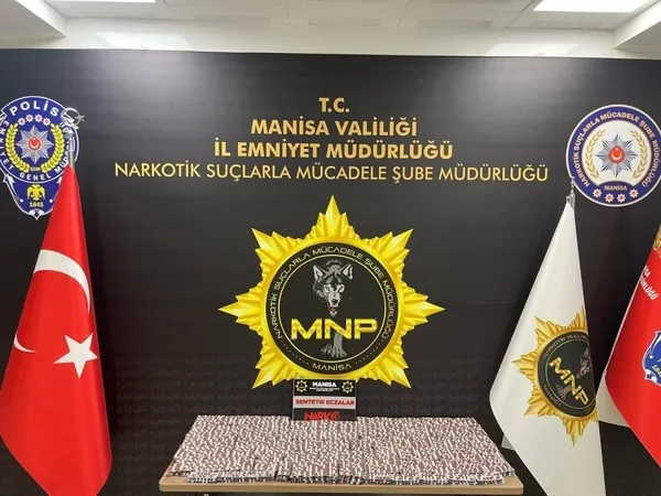 manisada-uyusturucu-operasyonu-12-bine-yakin-hap-ele-gecirildi-5-kisi-tutuklandi-1744458003419.jpg