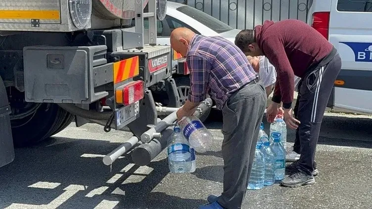 Maslak'taki göçükte büyük ihmal! Denetim yapılmadı göçükle 3 mahalle susuz kaldı 4 Maslak’taki göçükte büyük ihmal! Denetim yapılmadı göçükle 3 mahalle susuz kaldı
