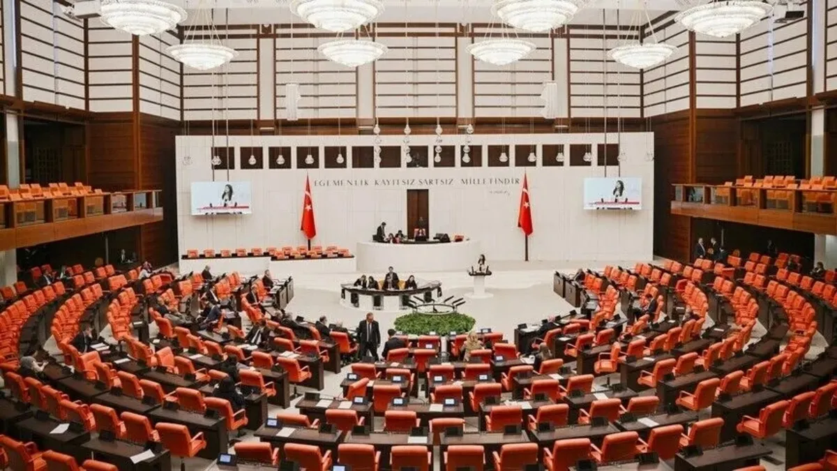 Suça sürüklenen çocuklara yönelik kanun teklifinin 2 maddesi kabul edildi! Suça sürüklenen çocuklara yönelik kanun teklifinin 2 maddesi kabul edildi!