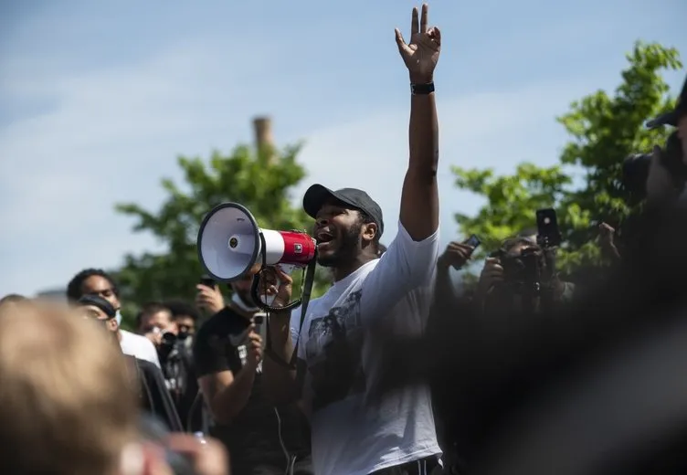 ABD'de öfke kaosa döndü| Washington'da sokağa çıkma yasağı ilan edildi! George Floyd'un öldürülmesinin ardından başlayan protestolarda son dakika gelişmeler...