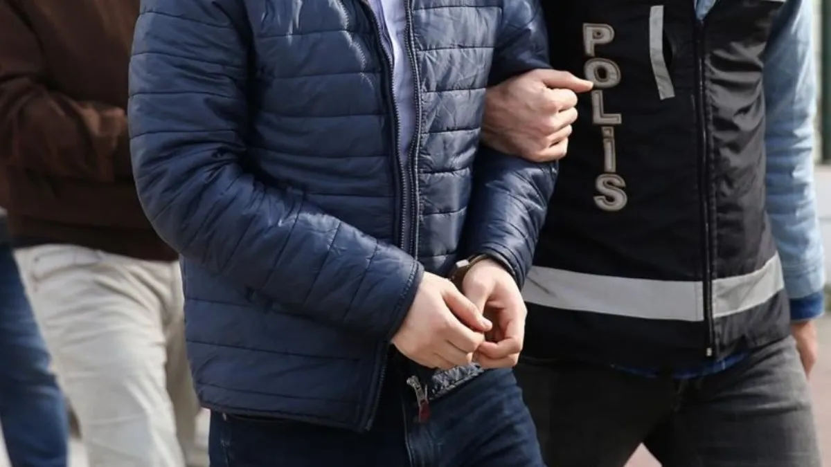 '1 Mayıs' çağrısı yapan 7 şüpheli tutuklandı '1 Mayıs' çağrısı yapan 7 şüpheli tutuklandı