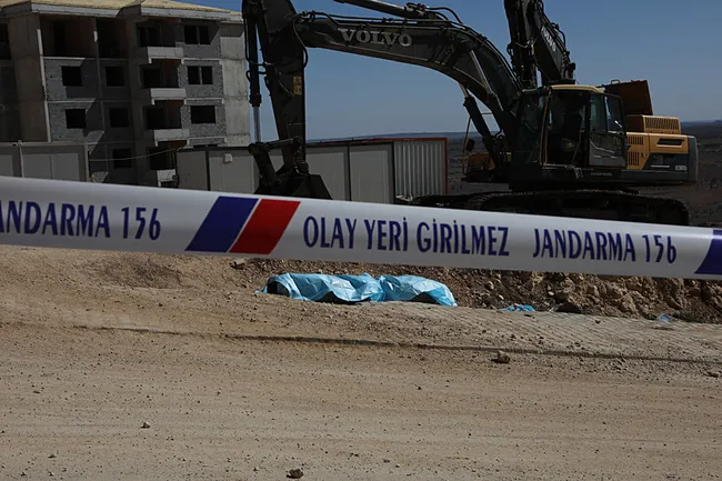 MSB: İran'dan atılan füze imha edildi! Mühimmat parçaları Gaziantep'te boş arazilere düştü