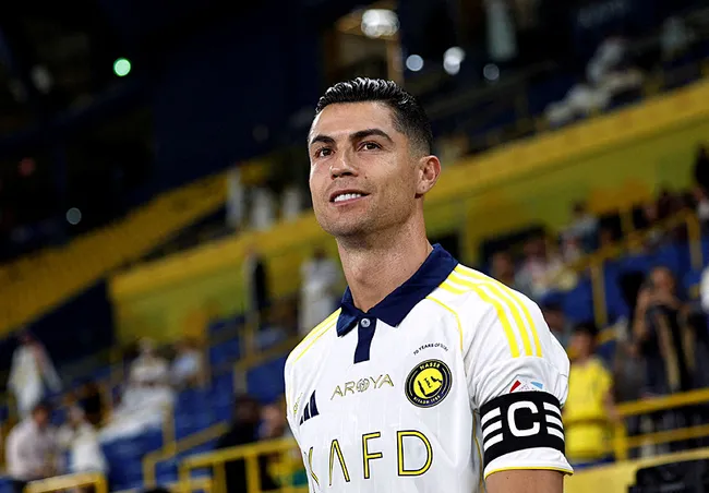 cristiano-ronaldo-imzayi-resmen-atti-iste-forma-giyecegi-takim-1750947275999.jpg