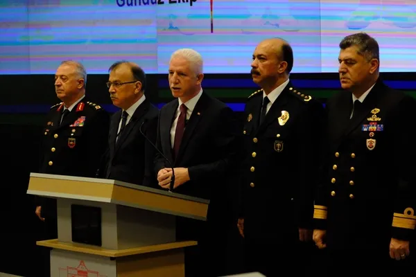 vali-gul-emniyet-verilerini-acikladi-3-teror-eylemi-engellendi-1730882803450.jpg