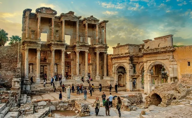 son-dakika-bakan-ersoy-acikladi-yabanci-turist-sayisinda-rekor-1668677801074.jpg