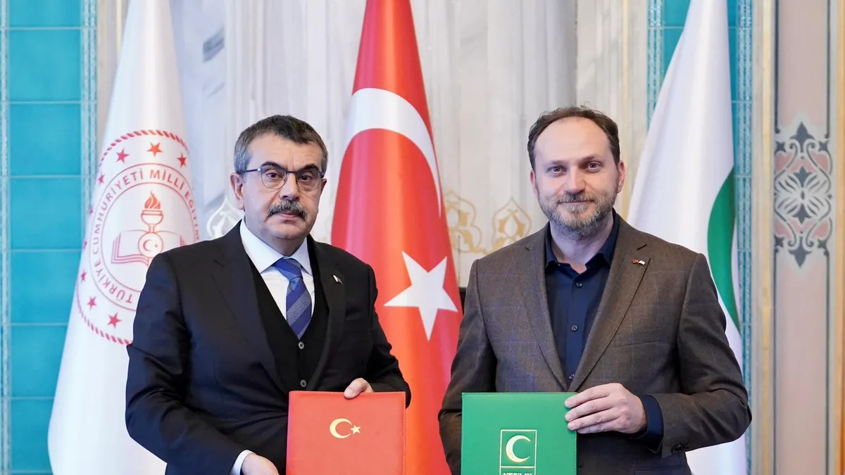 Bakan Tekin: Her açıdan bağımsız bir gençlik için el ele güzel şeyler yapacağız Bakan Tekin: Her açıdan bağımsız bir gençlik için el ele güzel şeyler yapacağız