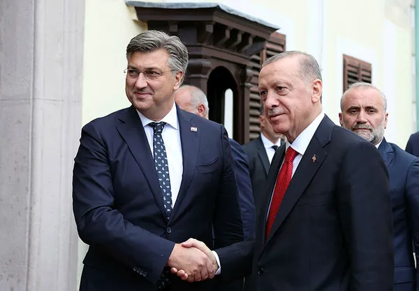 son-dakika-baskan-erdogan-gazetecilerin-sorularini-yanitladi-yunanistana-sert-tepki-biz-anladiklari-dilden-kon-1662714055254.jpg Son dakika: Başkan Erdoğan, gazetecilerin sorularını yanıtladı! Yunanistan'a sert tepki: Biz anladıkları dilden konuşuyoruz