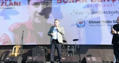 Türk Yıldızları Trabzon'da Şehit Hava Pilot Yüzbaşı Burak Gençcelep için havalandı #trabzon