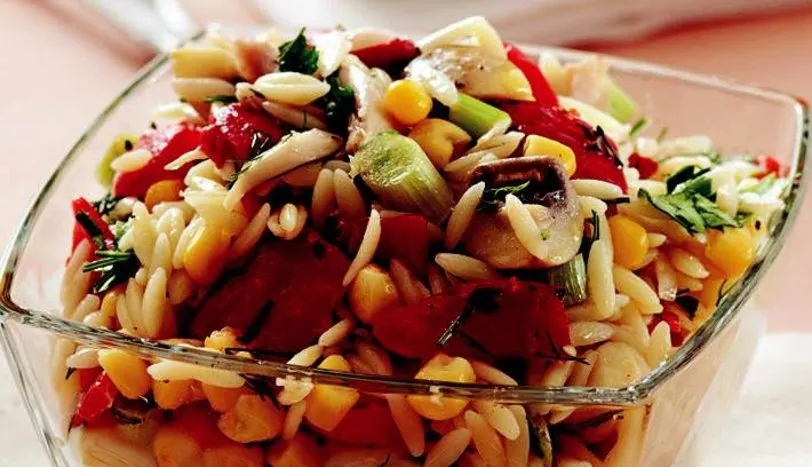şehriyeli Kırmızı Biber Salatası Tarifi Salatalar Sofra
