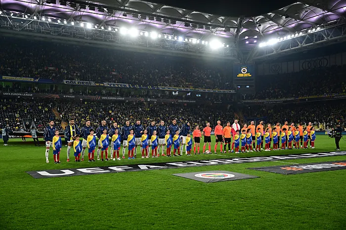son-dakika-haberi-fenerbahce-evinde-rangersa-maglup-kanarya-turu-zora-soktu-1741290973111.jpeg