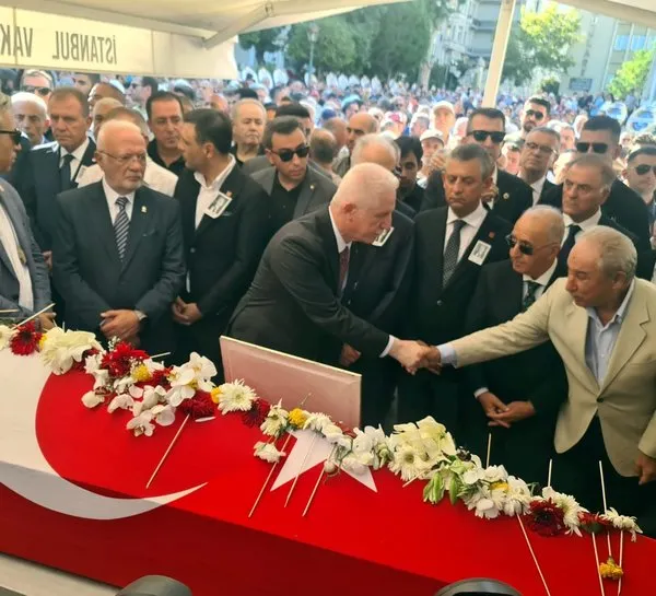 Altan Öymen ve Ailesi