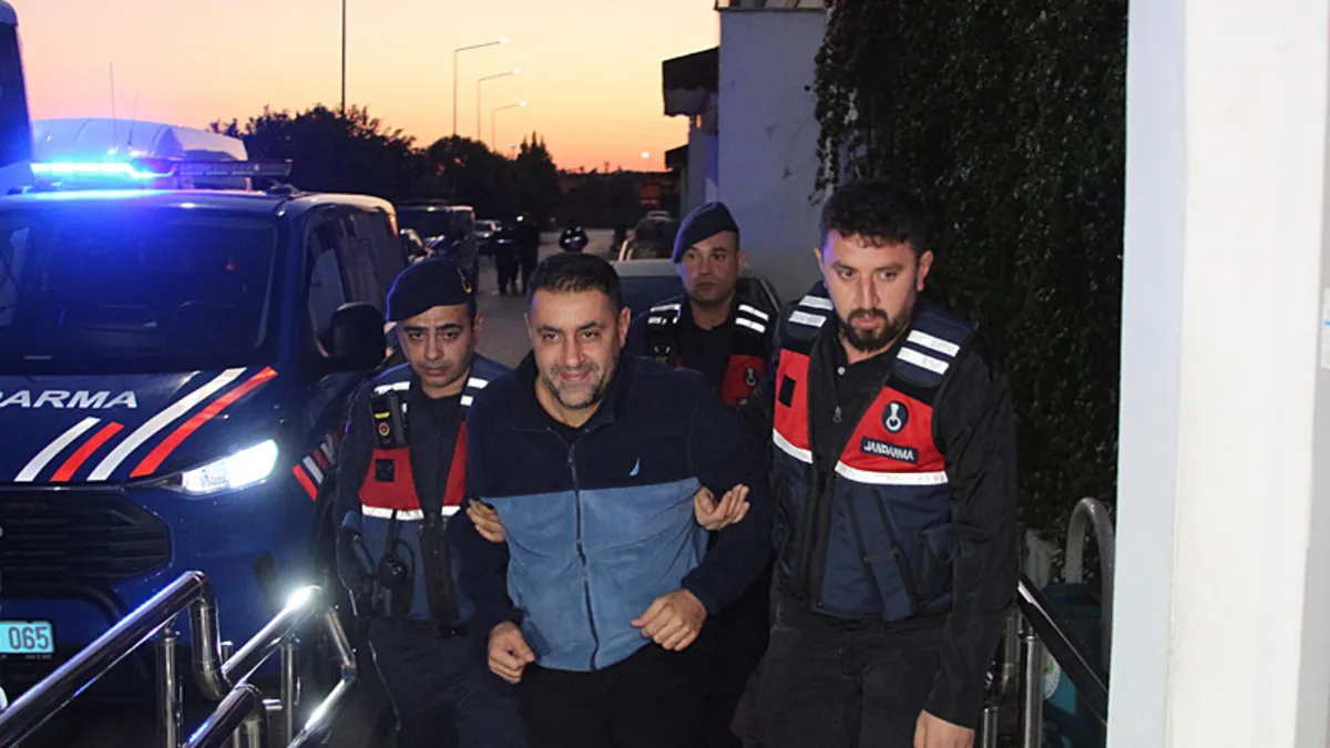 Çukurova Belediye Başkanı Emrah Kozay görevden uzaklaştırıldı