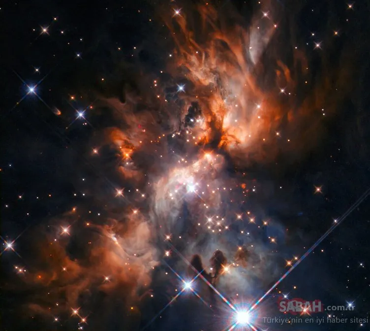 Hubble’dan gelen yeni görüntü nefes kesti! Sanki fırtına bulutlarını ışığıyla delen bir deniz feneri