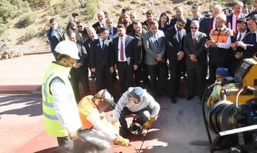 Bitlis Çayı Viyadüğü'ne son kaynağı Ulaştırma ve Altyapı Bakanı Adil Karaismailoğlu yaptı #bitlis
