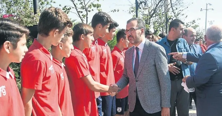 Gençlik ve spor bakanı Altınordu’yu ziyaret etti