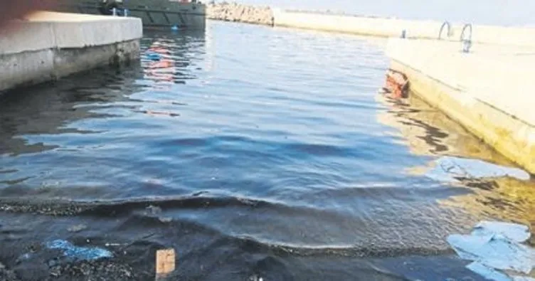 Aliağa’da denize petrol atıkları sızdı