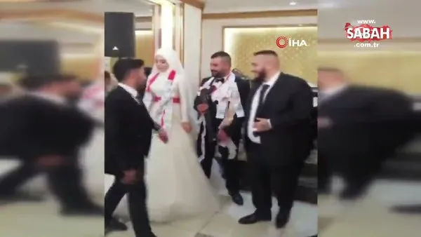 Böyle takı töreni görülmedi... Damada düğünde pompalı tüfek taktılar | Video