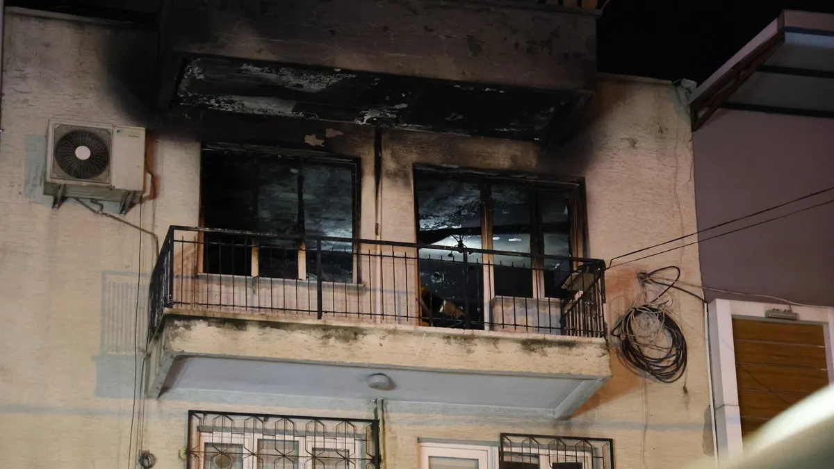 İzmir’de yangın faciası! 71 yaşındaki Hasan Girgin hayatını kaybetti engelli oğlu entübe edildi İzmir’de yangın faciası! 71 yaşındaki Hasan Girgin hayatını kaybetti engelli oğlu entübe edildi