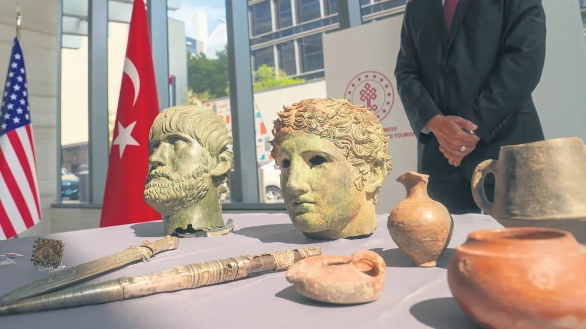 Kaçırılan 14 tarihi eser Türkevi’nde iade edildi