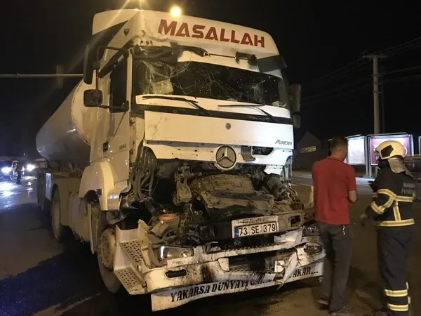 nusaybinde-trafik-isiklarinda-tanker-kazasi-1-yarali-1743278686057.jpg