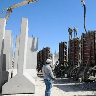 İdlib'e 1 haftada 250 beton blok gönderildi