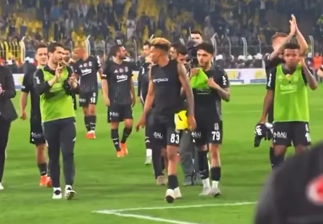 necip-uysalin-derbi-sonrasi-yaptigi-hareket-olay-oldu-gedsona-flas-uyari-1746449228122.jpg