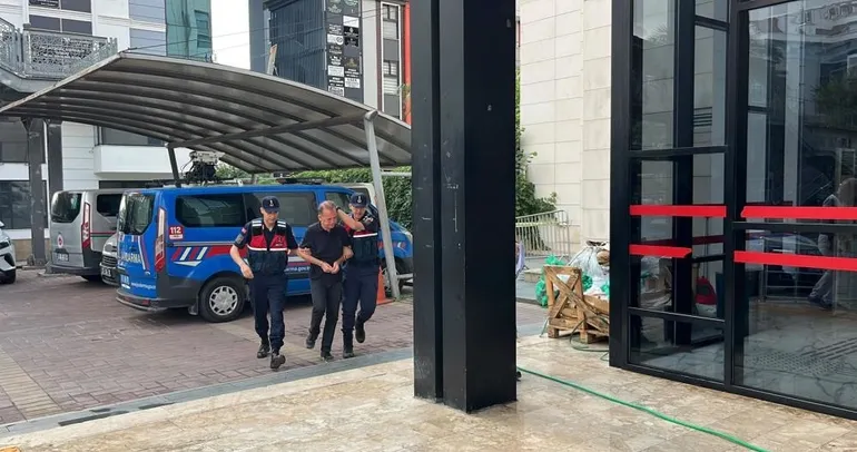 Alanya’da vahşet! Eşini ve kayınvalidesini bıçaklayıp canlı yayında intihara kalkışan cani tutuklandı!