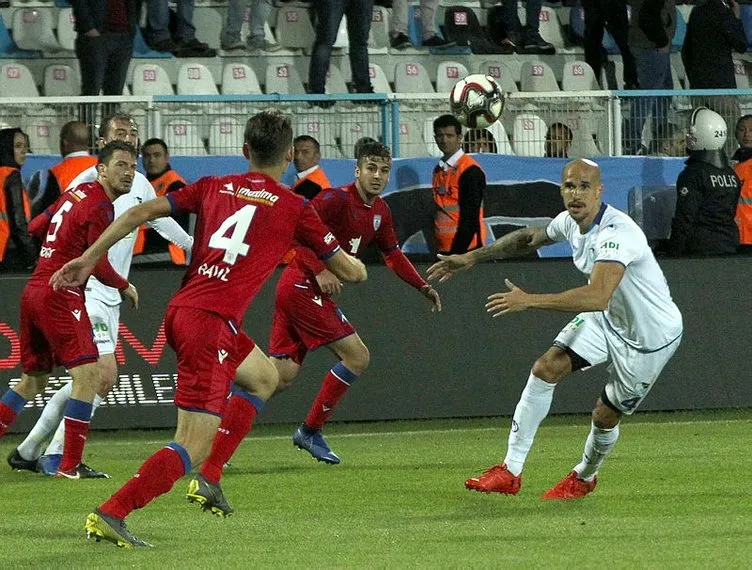 Erzurumsporlu Murat Uçar, eski teknik direktörü Altınordulu Hüseyin Eroğlu’na saldırdı!