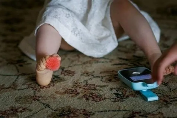 Birkaç yıl arayla iki engelli çocuğu evlat edindiler