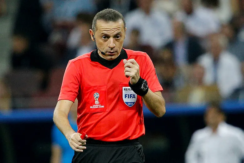 cuneyt-cakir-katar-2022-dunya-kupasina-davet-edildi-1642414948178.jpg