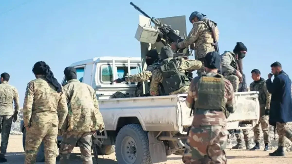 PKK/YPG'li teröristler Halep kent merkezinden çekilmeye başladı