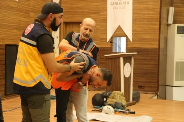 130-gonulluye-ilk-yardim-farkindalik-egitim-verildi-1699448390840.jpg