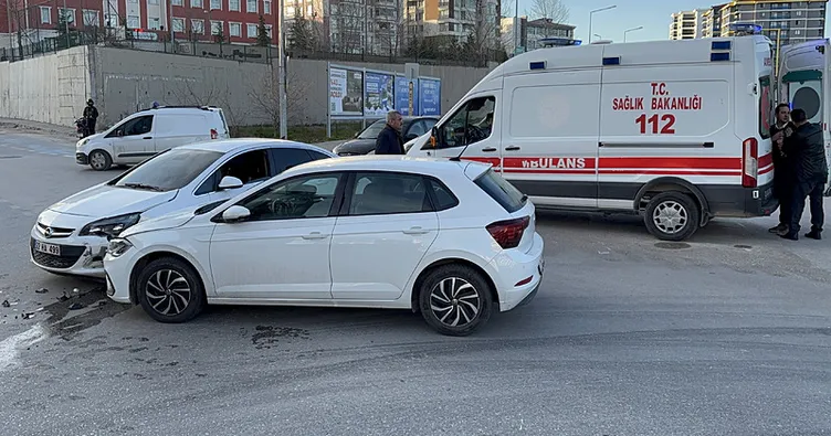 Edirne’de iki otomobil çarpıştı: 2 yaralı