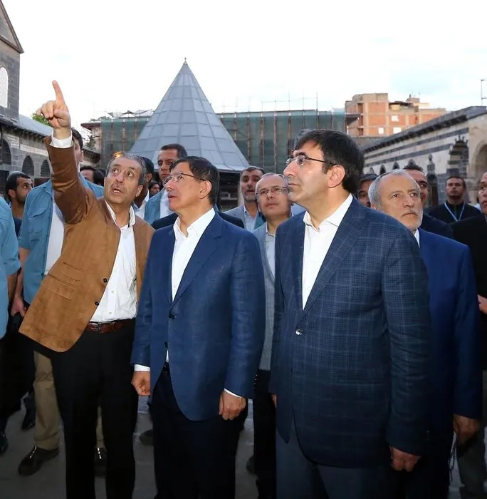 Başbakan Davutoğlu Diyarbakır’daydı