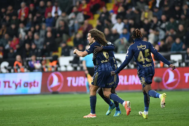 son-dakika-haberi-fenerbahce-kayserisporu-4-golle-gecti-taliscadan-duble-1775935319776.jpeg