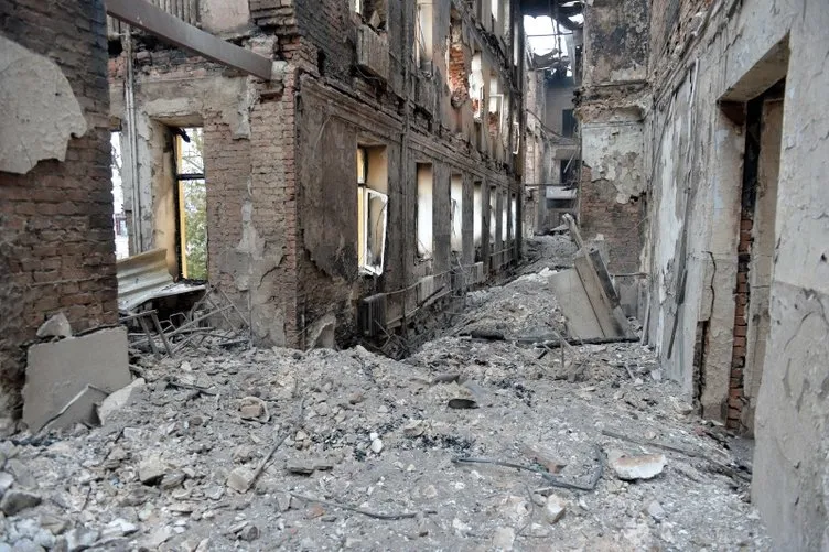 SON DAKİKA: RUSYA UKRAYNA SAVAŞI dehşete düşürüyor! Kiev bombalanıyor! Harkov kuşatıldı! NATO, Ukrayna ve Rusya'dan flaş açıklamalar