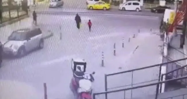 Küçük çocuğu parka terk edip gittiler! Anne gözaltına alındı