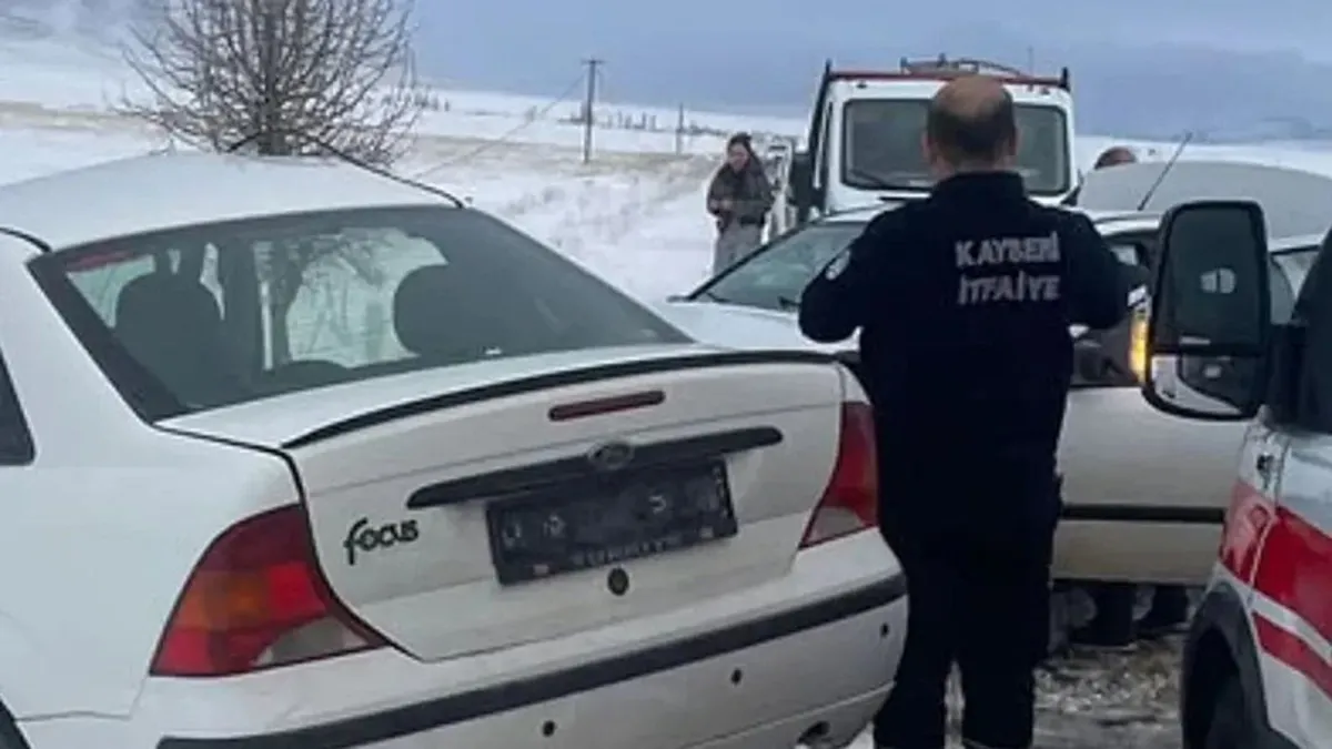 Kayseri’de iki otomobil kafa kafaya çarpıştı: 1 ölü, 1 yaralı Kayseri’de iki otomobil kafa kafaya çarpıştı: 1 ölü, 1 yaralı