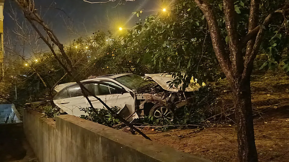 Adana’da otomobil şarampole devrildi: Anne yaralandı, sürücü oğlu öldü Adana’da otomobil şarampole devrildi: Anne yaralandı, sürücü oğlu öldü