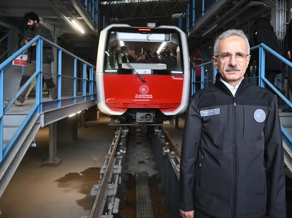 her-sey-ile-yerli-ve-milli-metro-hatta-bakan-uraloglu-acikladi-gebze-darica-metrosu-gunde-330-bin-yolcu-tasiya-1738932662744.jpg
