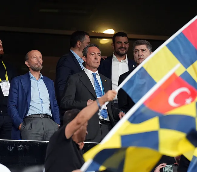 son-dakika-haberi-fenerbahce-alanyaspor-macinda-son-anda-yikildi-1758136212674.jpeg