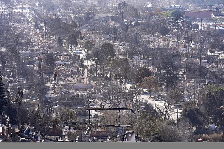 ABD basını Palisades faciasının çıkış nedenini yazdı! Yılbaşı gecesinde çıkan yangınla bağlantı kuruldu