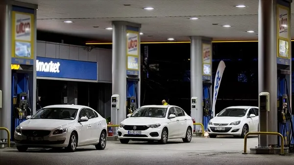 bayram-tatilinde-akaryakit-talebi-zirve-yapti-motorine-347-milyar-benzine-ise-129-milyar-tl-harcandi-1774864901336.jpg