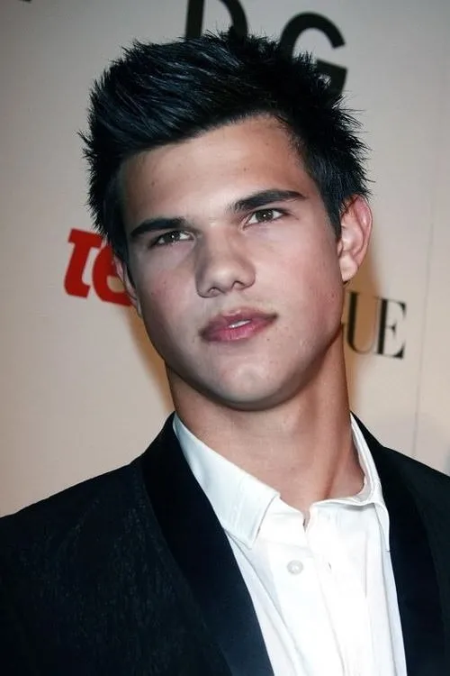 Taylor Lautner Galeri Magazin 16 Ekim 2018 Salı