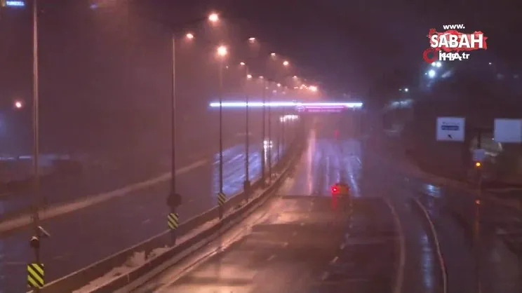 İstanbul'da kar yağışı sabah saatlerinde etkisini göstermeye başladı | Video
