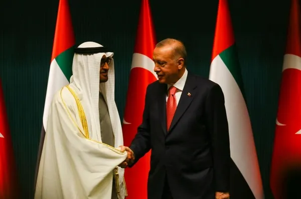 son-dakika-bae-veliaht-prensi-zayed-turkiyede-iki-ulke-arasinda-kritik-anlasmalar-imzalandi-1637768692479.jpg