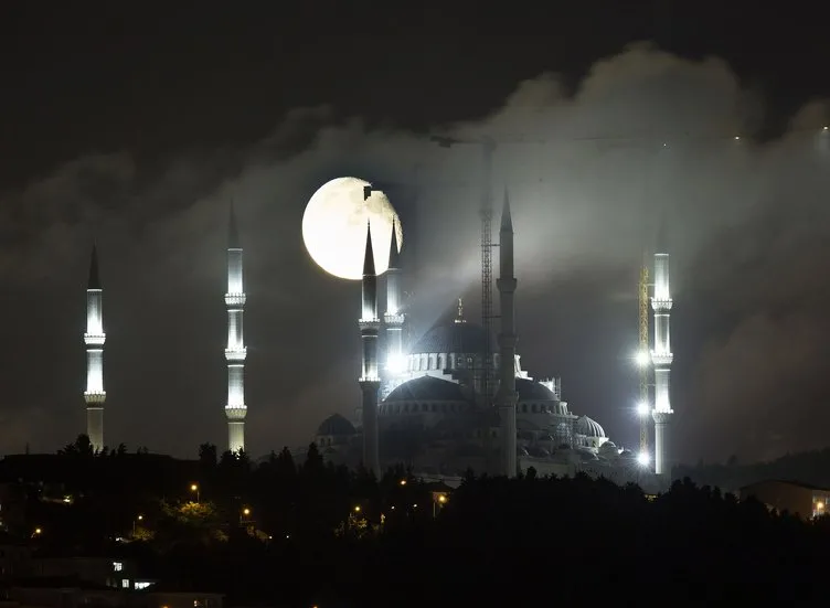 Çamlıca Camii’nde hayran bırakan görüntü