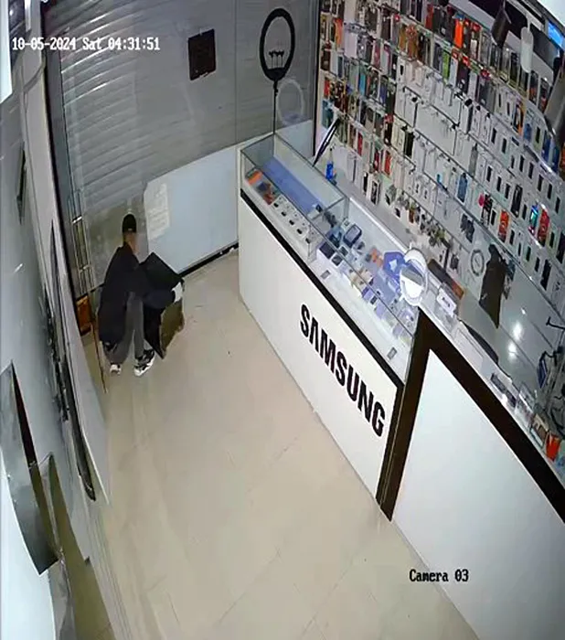 Yer İstanbul Esenyurt: 200 kiloluk kasayı bakın nasıl çaldılar!