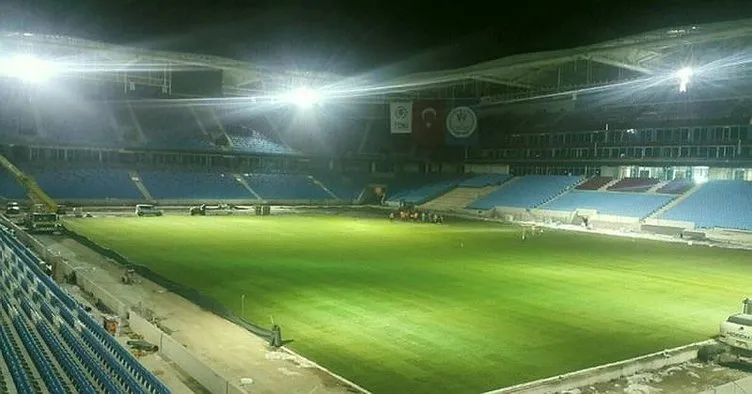 Akyazı Stadı’nda çim serimi bitti