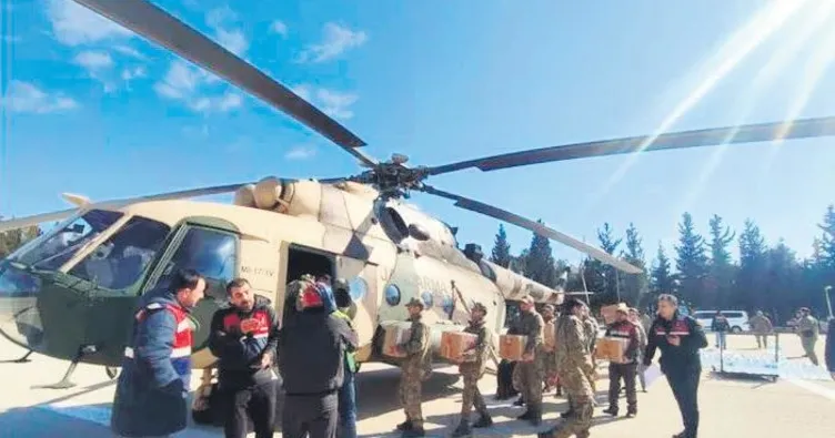 Askeri helikopter ve uçaklar sahada